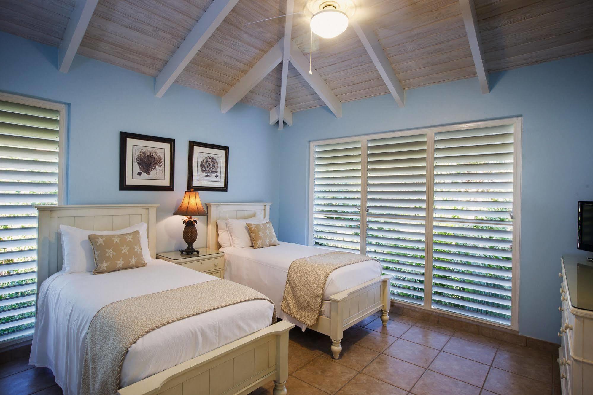 Ocean Club West Resort Grace Bay Eksteriør billede